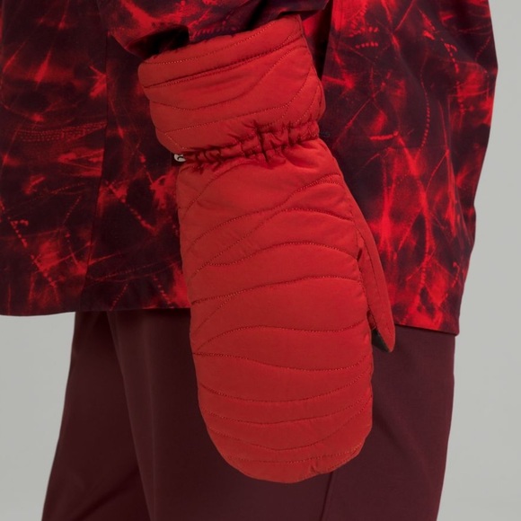 Lululemon Team Canada Quilted Mittens on String Red NEW WITH TAGS - Picture 7 of 11